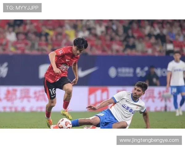 彭啸全场数据亮眼 进球贡献解围10次传球成功率84.6%